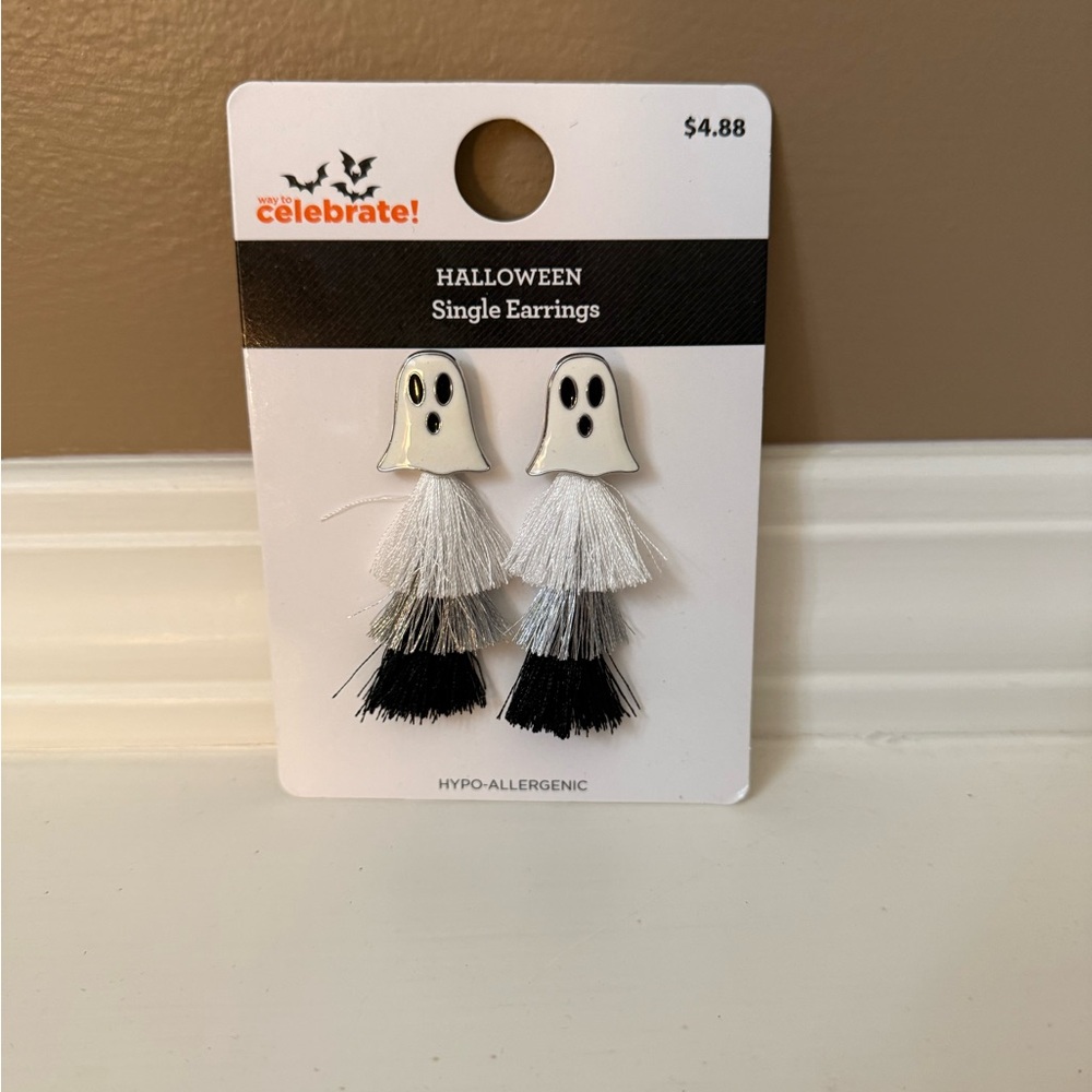 Halloween Ghost Pierced Earrings NWT
